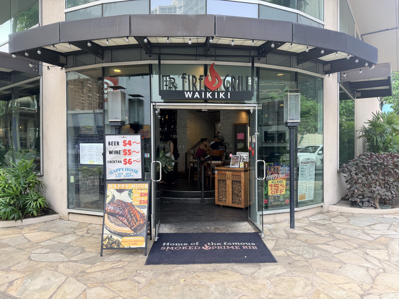 TR Fire Grill Waikiki 店舗外観